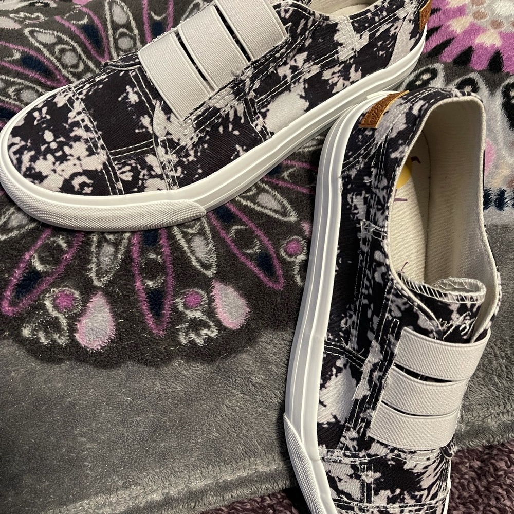 Brand new never worn woman’s blowfish slip on sneakers